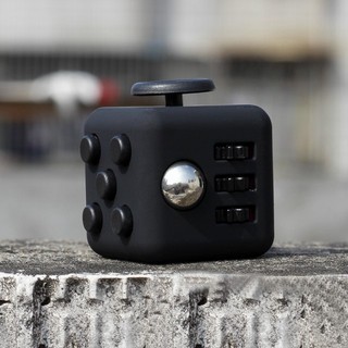 Fidget Cube: thiết bị giúp tập trung làm việc