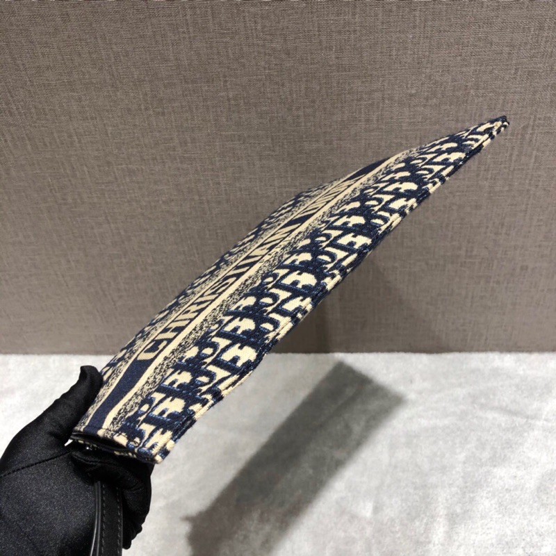 Ví tab đứng nam logo thêu chữ dáng mỏng một ngăn chính dior CD