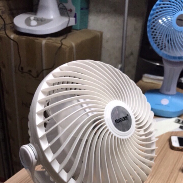 Quạt kẹp bàn mickey