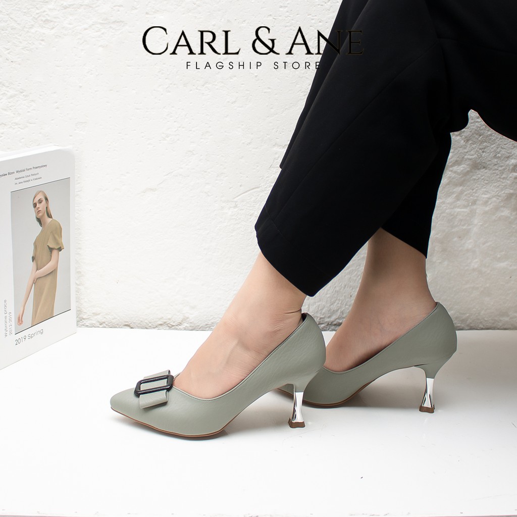 Carl & Ane - Giày cao gót mũi nhọn đính khóa vuông cao 7cm màu xanh _ CP008 | BigBuy360 - bigbuy360.vn