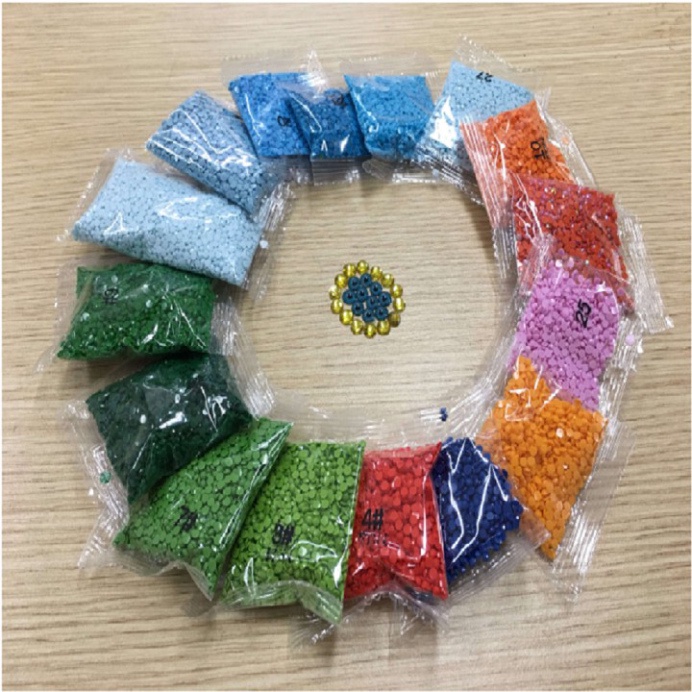 Tranh đính đá gia đình KT:75x42cm. Tranh gắn đá chưa gắn.