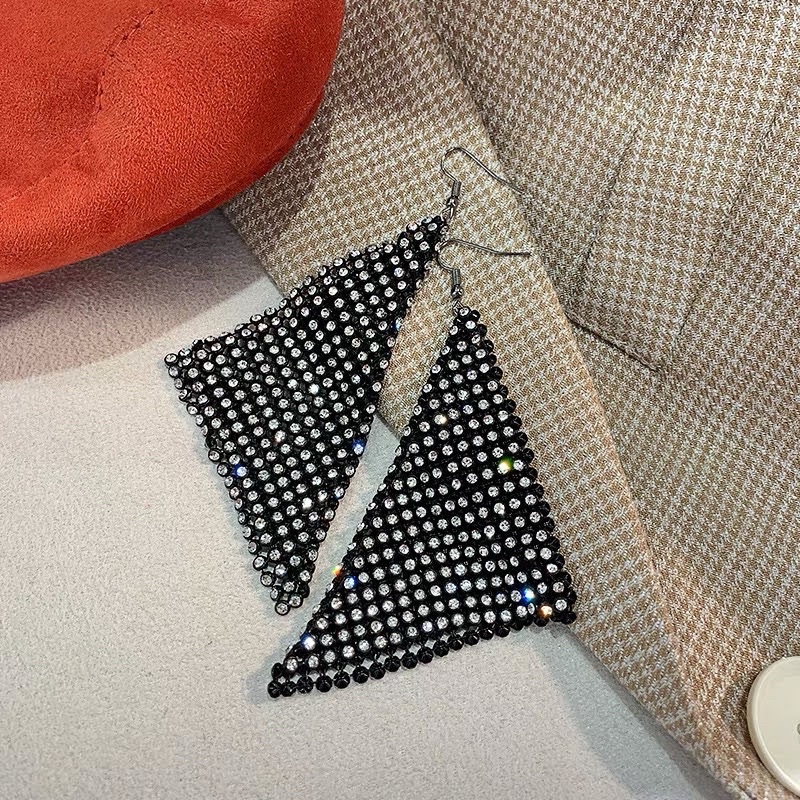 bông tai tam giác đính đá sang chảnh, khuyên tai rũ phong cách hàn quốc