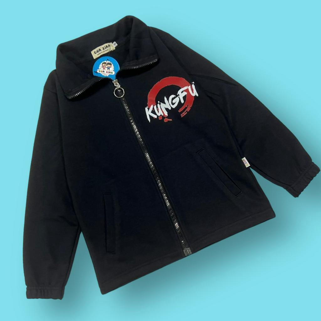 Áo khoác dây kéo bé trai mùa hè Con Xinh hình in gấu KUNG.FU, thời trang cho bé từ 13 đến 50kg
