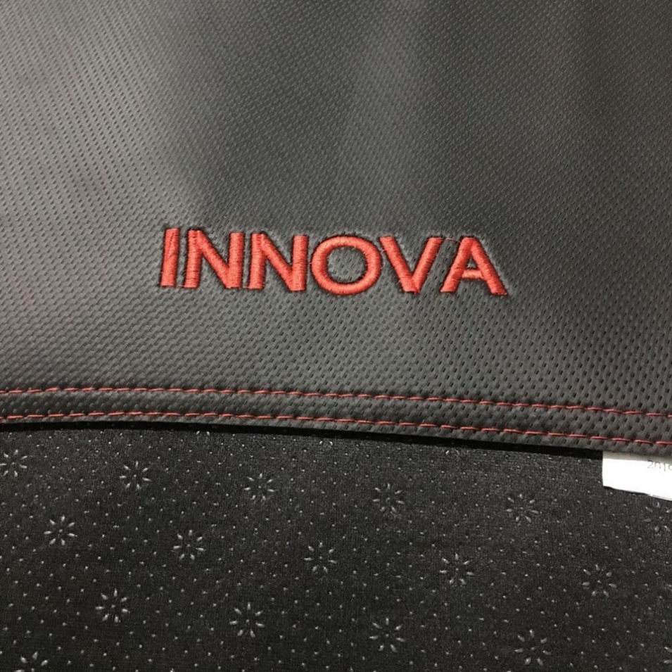 Thảm phủ taplo da INNOVA 2006- 2022 dập vân cacbon cao cấp