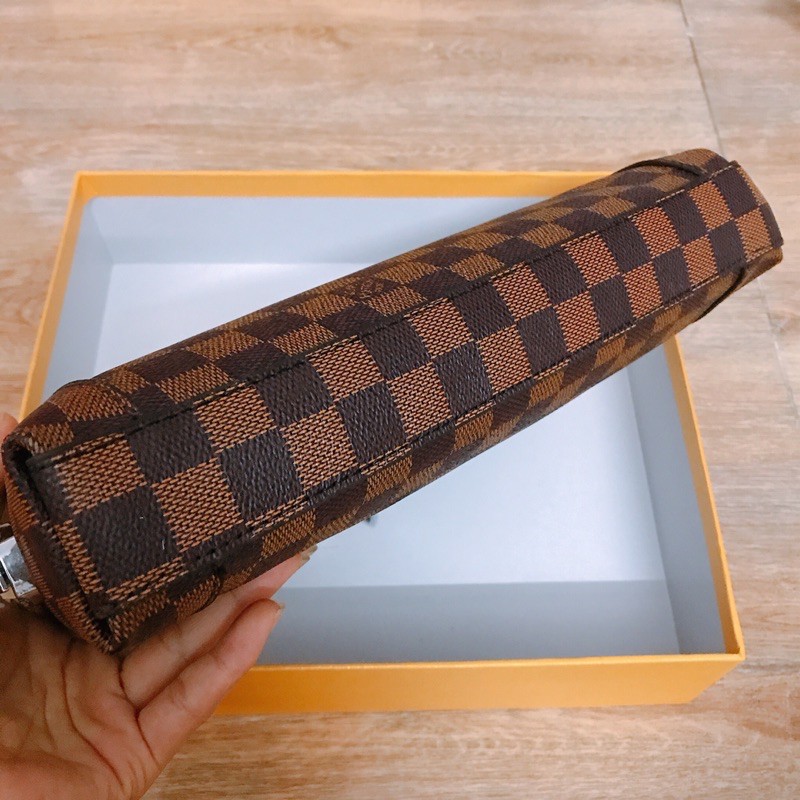 Cluth, tab, ví cầm tay đế rộng khoá số khách đặt full box có móc quai cầm tay Rosabell