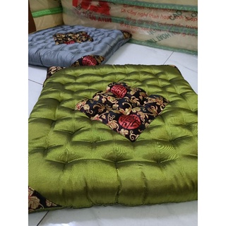 Lót ngồi gấm