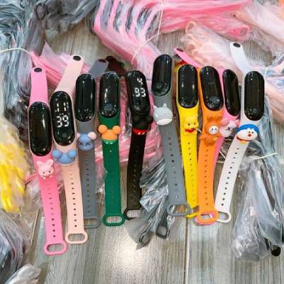 [SIÊU SALE] Đồng Hồ Điện Tử Thời Trang Led Thông Minh Kèm Hình Cute (MẪU NGẪU NHIÊN) | BigBuy360 - bigbuy360.vn