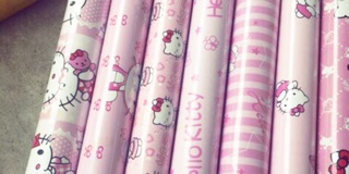 Giấy dán tường hello kitty