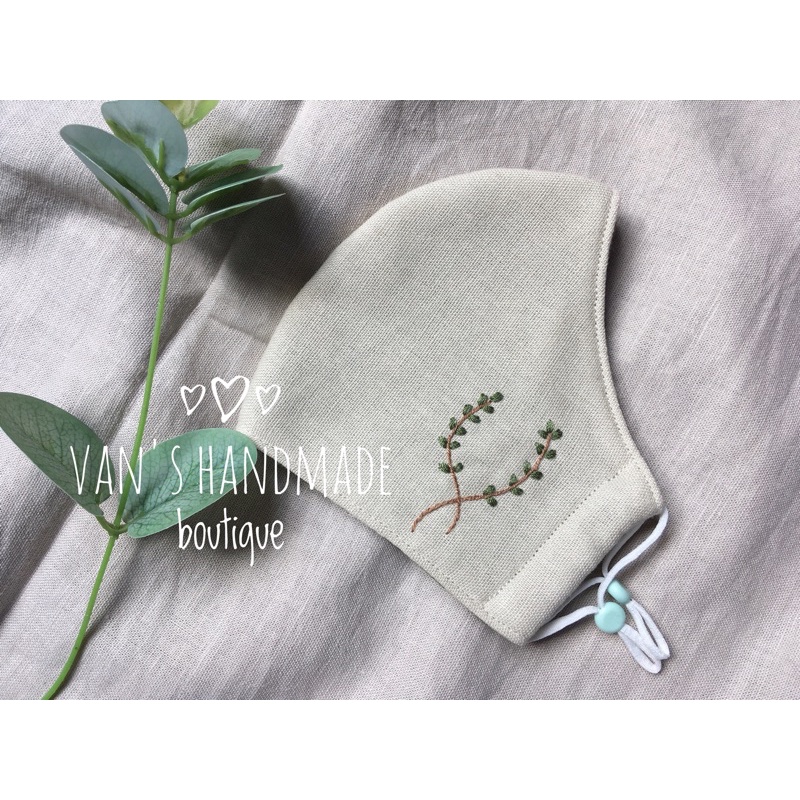 Khẩu trang vải Linen thêu tay đơn giản