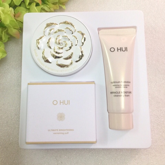 Bộ phấn phủ dưỡng trắng Ohui Ultimate Brightening Varnishing Pact