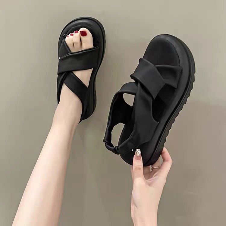 Sandal Nữ Dáng Độn Đế Quai Chéo Chun Sau Đế Răng Cưa 2 Màu Trắng Đen