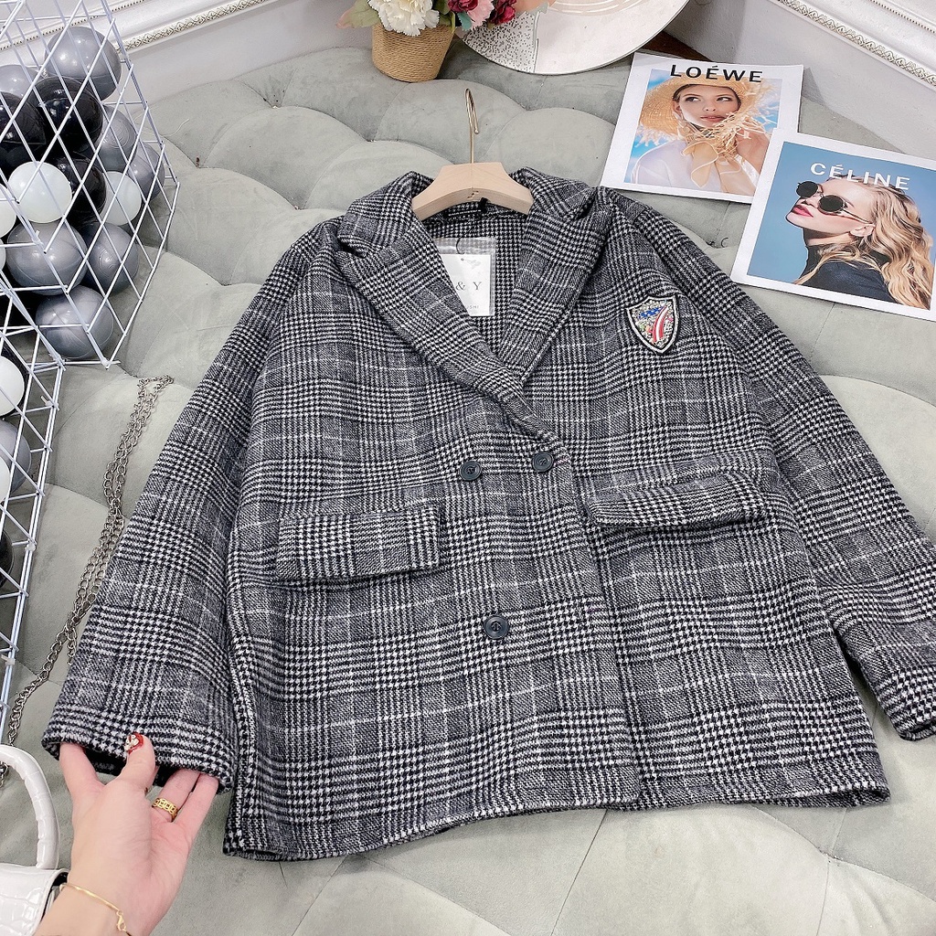 Áo khoác vest blazer dạ kẻ nữ đính huy hiệu Kanimi - AD07