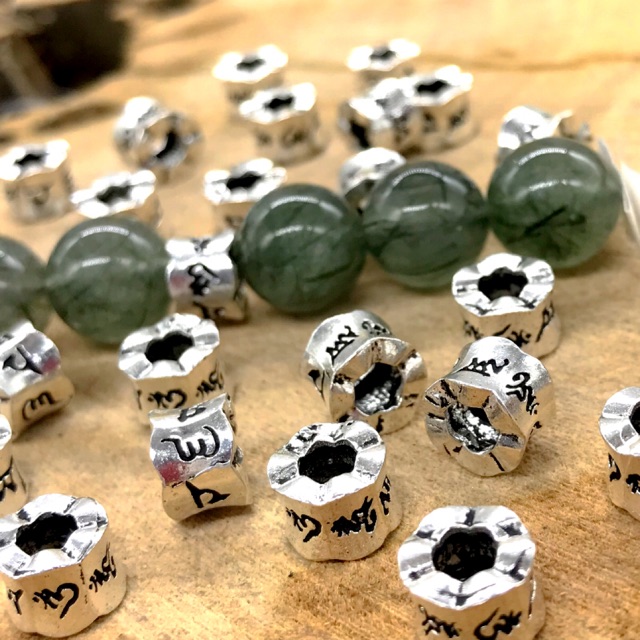 Charm chặn bạc khắc chú - MH261
