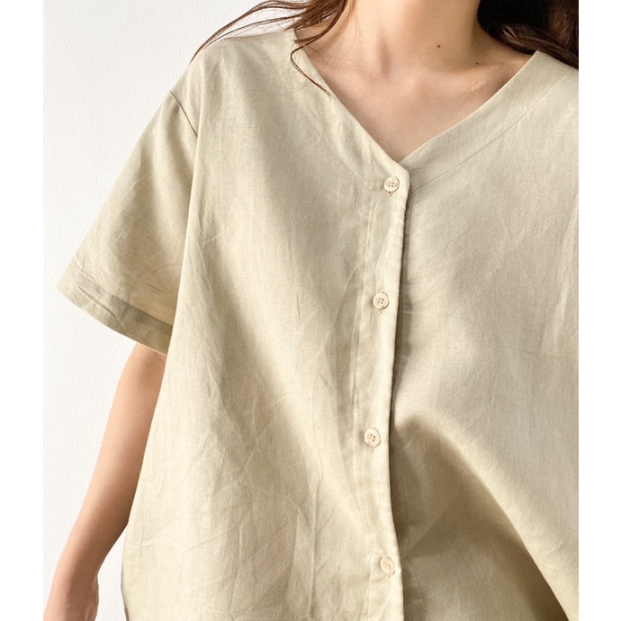 Áo cổ V hàng nút