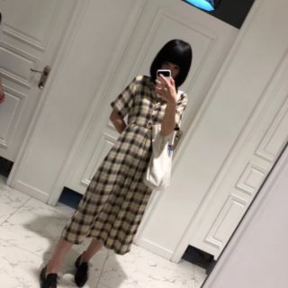 Váy suông kẻ