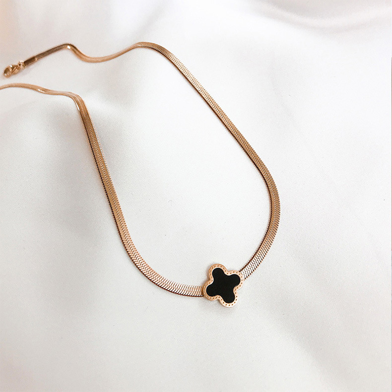 2021 new Korean four-leaf clover pendant titanium steel rose gold ladies thick necklace