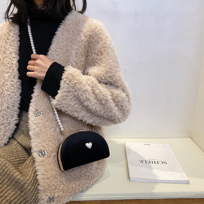 Túi Đeo Chéo Dáng Vuông Nhỏ Bằng Vải Nhung Đính Hạt Ngọc Trai Đơn Giản Phong Cách Retro Hàng Mới 2020 Dành Cho Bạn Nữ