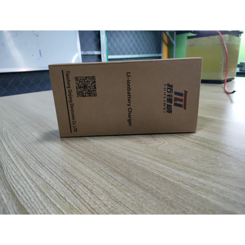 Bộ sạc pin Lithium 12.6V5A (cho hệ 12V cell 3.7V pin Lipo) Bộ sạc pin Lithium 12V5A (cho hệ 12V cell 3.7V pin Lipo)