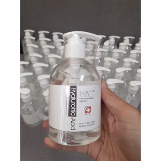 1 chai serum HA Plus 300ml, giá 699.000 đồng, sản phẩm không thể thiếu trong spa.