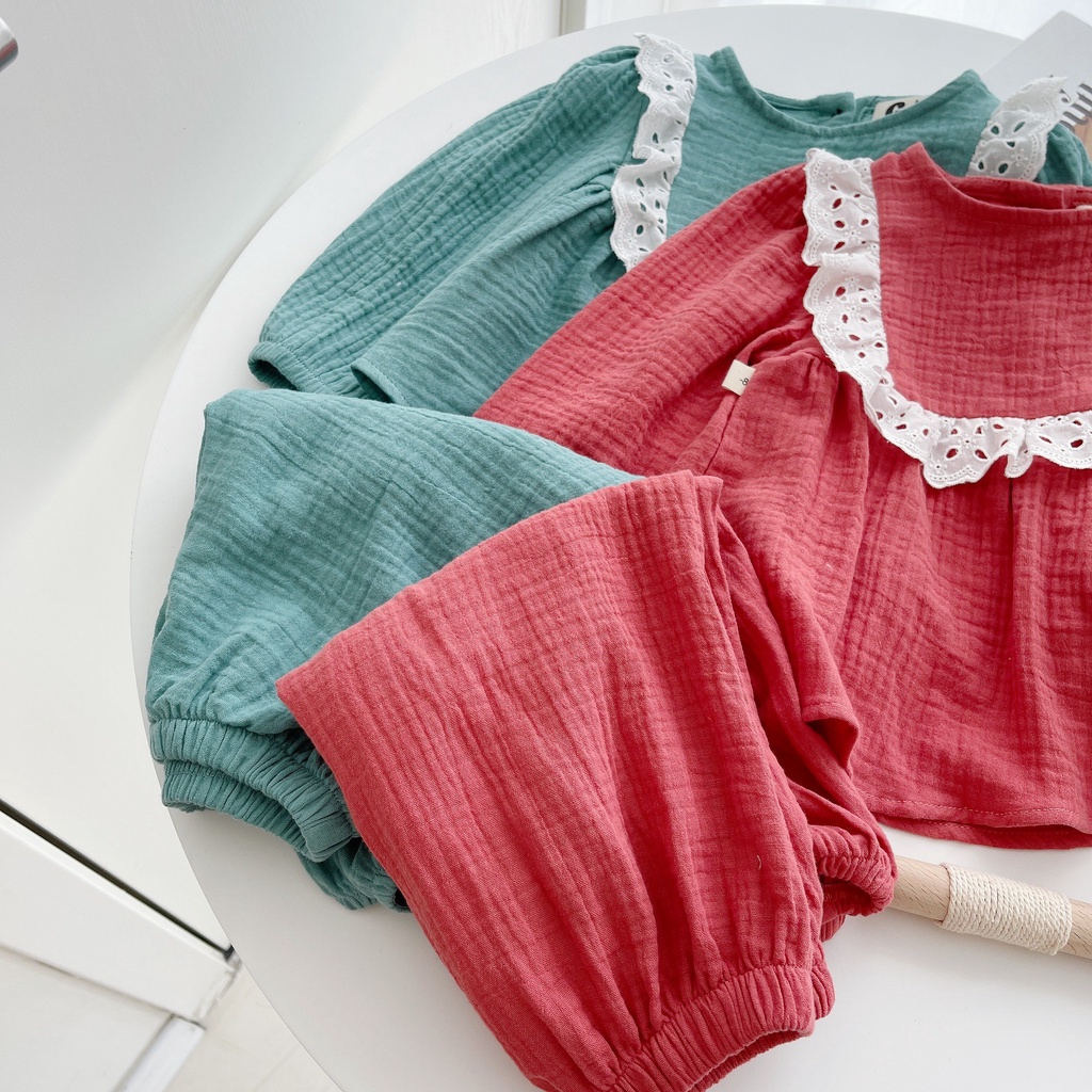 Bộ thu đông dài tay Dewkids cổ đính viền ren trắng vải xô mulin cao cấp cho bé gái