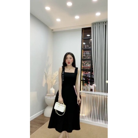 Đầm đen hai dây chữ Sweet girl thêu