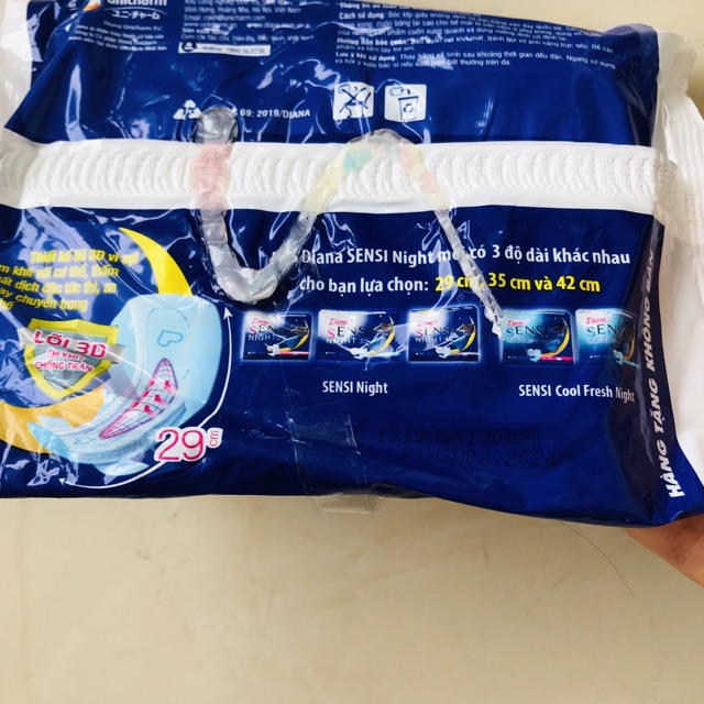 Gói 2 miếng băng vệ sinh Diana Sensi ban đêm 29cm