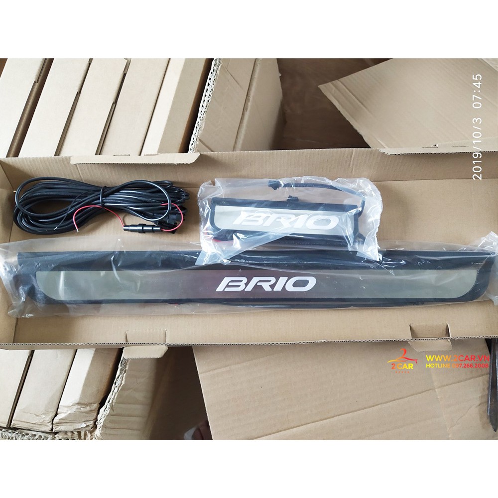 Ốp Bậc Chân Ngoài Xe HONDA BRIO 2019-2022, chất liệu NHỰA CÓ ĐÈN LED