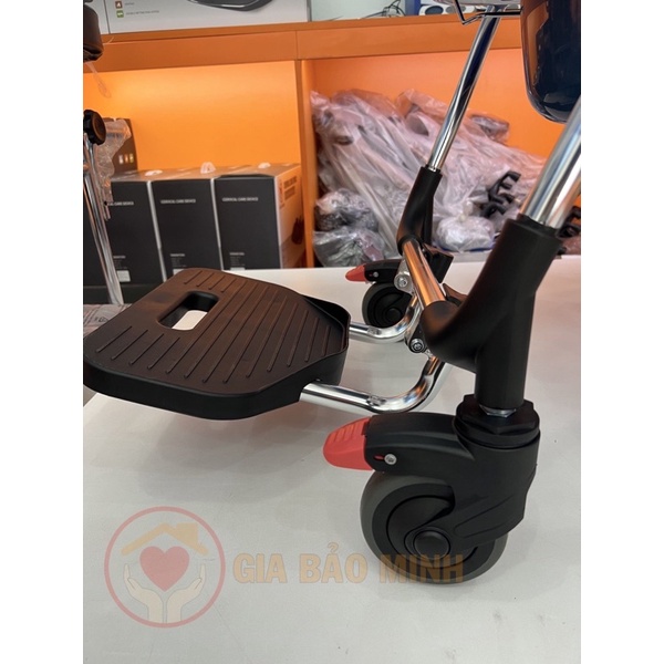 Xe lăn nhôm đa năng cho người già