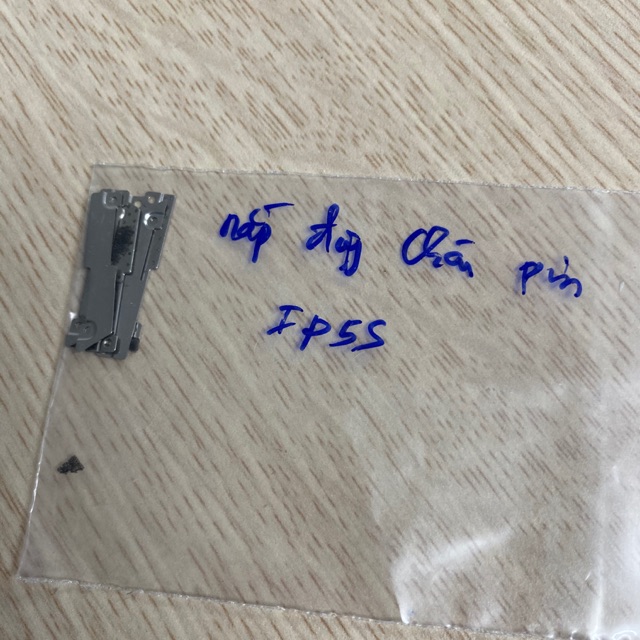 Nắp sắt đậy chân pin iphone 5s bóc máy