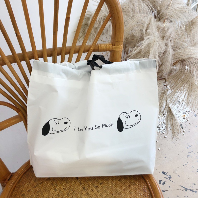 Túi đựng đồ dùng phối dây rút kích thước 39x30cm in họa tiết hoạt hình Snoopy đáng yêu có thể tái sử dụng tiện lợi