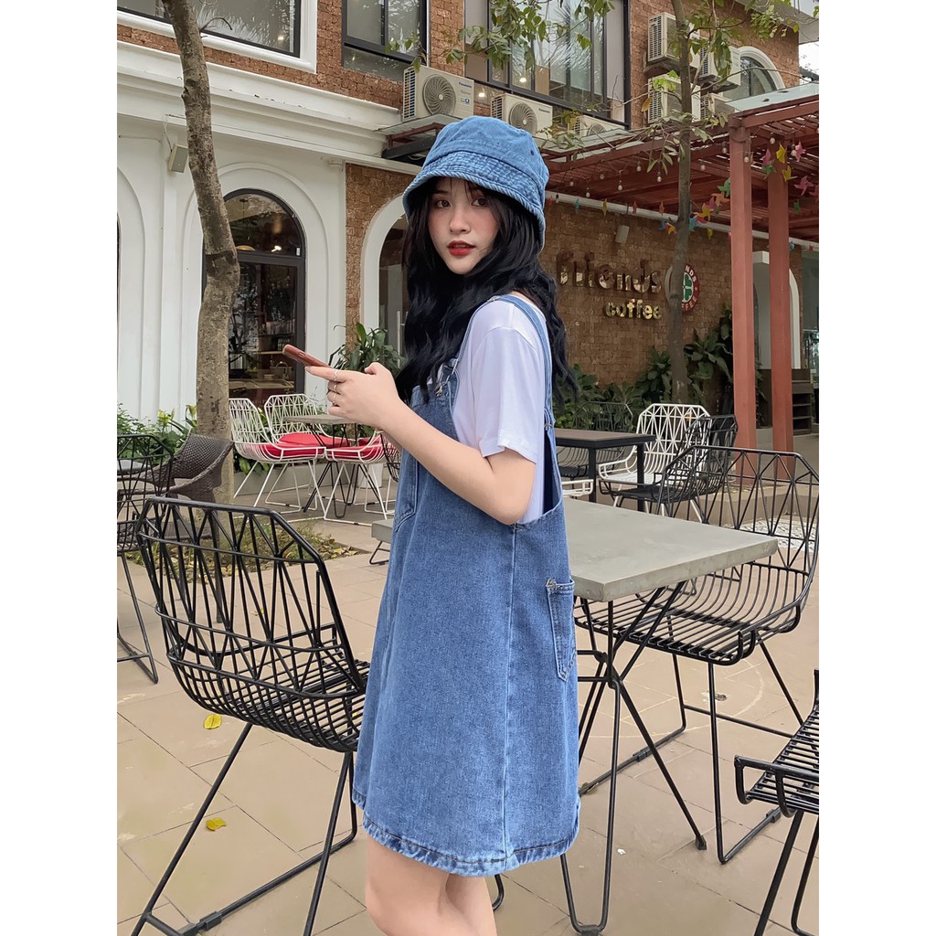 Yếm váy jeans dáng lửng có 2 màu