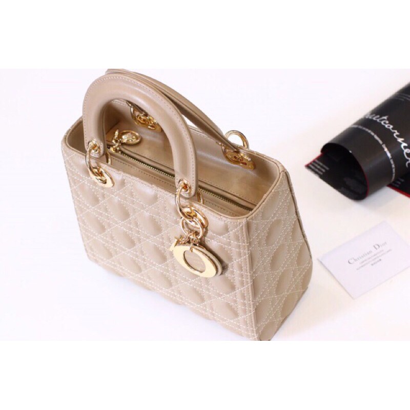 Túi xách dior lady size M 💖💖 Size 25cm hàng super sale Chất liệu da lì , fullbox