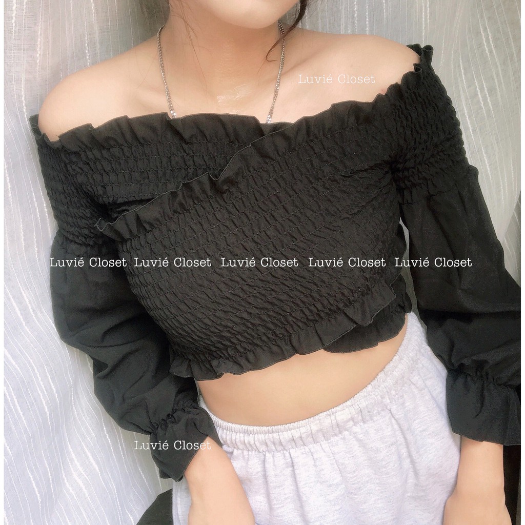 Áo croptop trễ vai nhún đắp chéo tay dài màu đen - Luvie