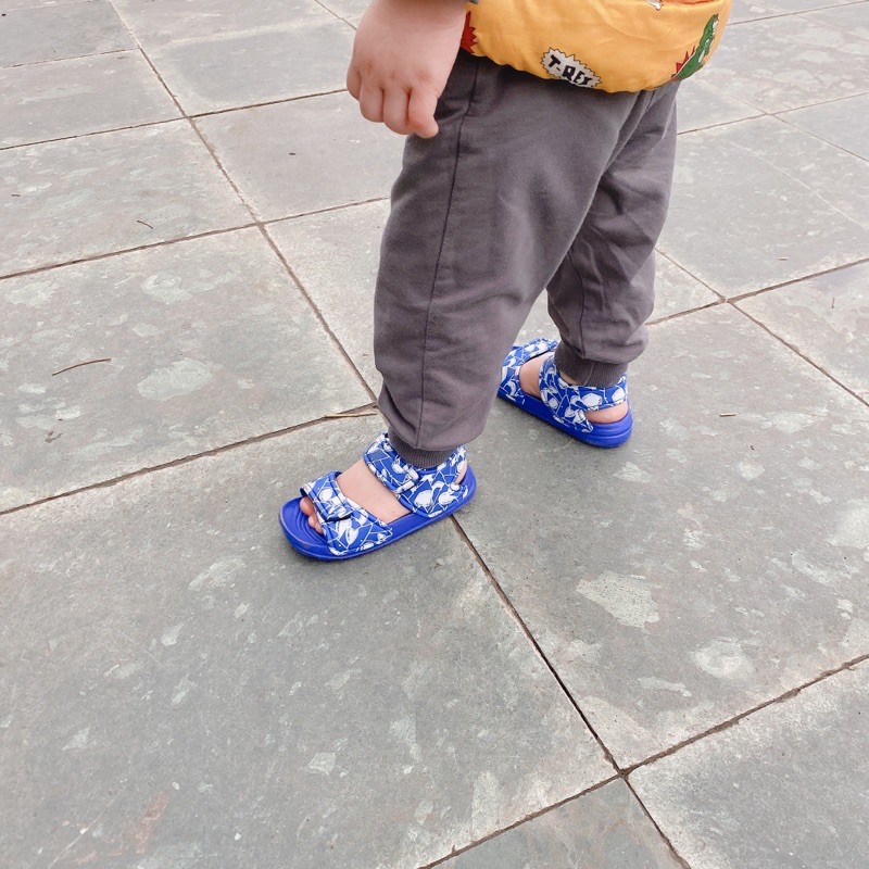 (form nhỏ )DÉP sandal siêu nhẹ bé trai, đế chống trơn trượt 2020