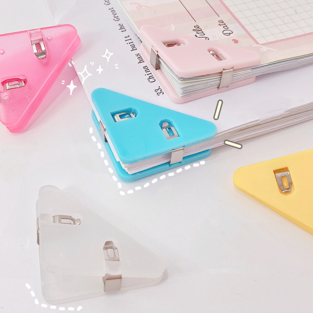 Kẹp giấy hình tam giác bằng nhựa trong suốt thiết kế dễ thương