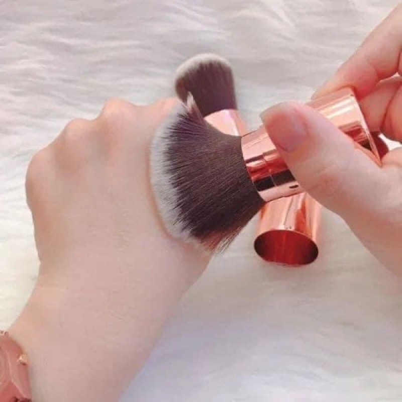 Cọ Đánh Má Hồng Có Nắp Đậy Tiện Lợi