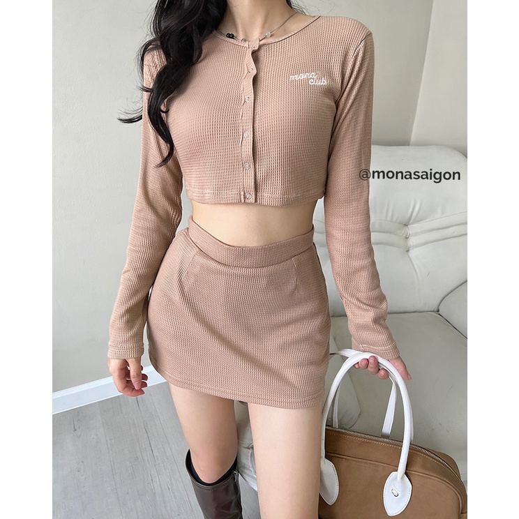 MONÁ - Set áo croptop tay dài đính khuy và váy ngắn đồng bộ - CINO SET