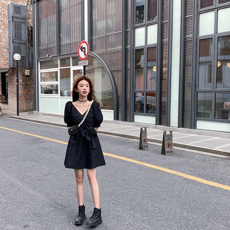 Đầm tay phồng cổ chữ V thiết kế thời trang mùa hè phong cách Pháp 2021