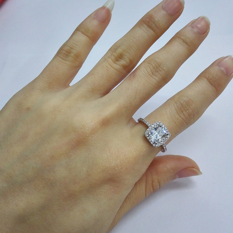 Nhẫn mạ bạch kim siêu sang chảnh với hột đá Topaz Cz trắng và đá Zircon