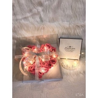 Hộp hoa sáp trái tim kèm đèn led