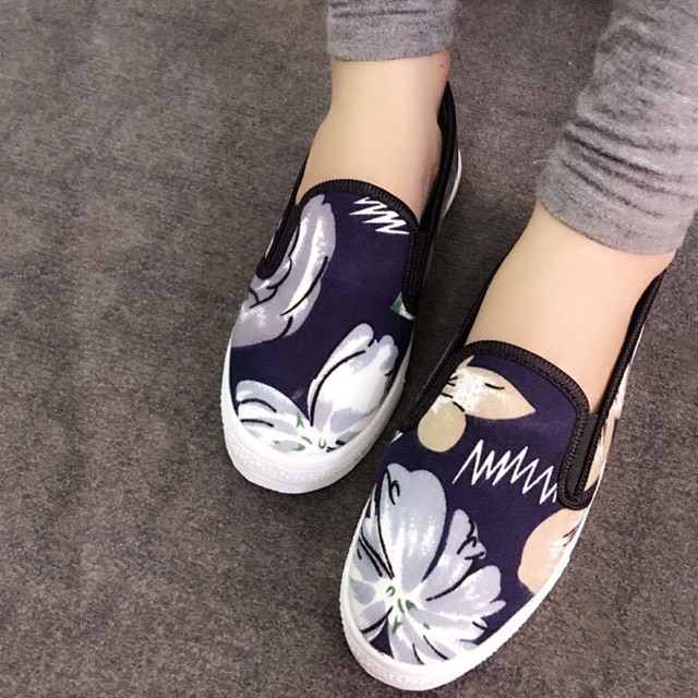 Giày slip on họa tiết hoa VV05 | BigBuy360 - bigbuy360.vn