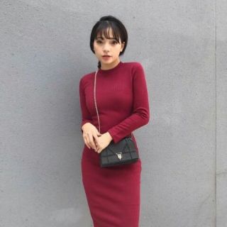 Đầm body cổ tròn thun gân
