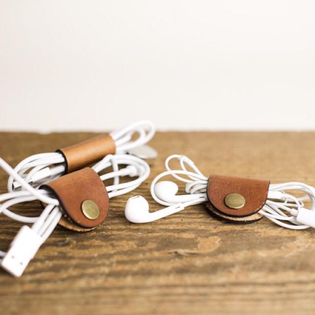 [DA THẬT]Combo 2 Kẹp Cố Định Dây Tai Nghe Dây Sạc Da Bò Thật | BigBuy360 - bigbuy360.vn