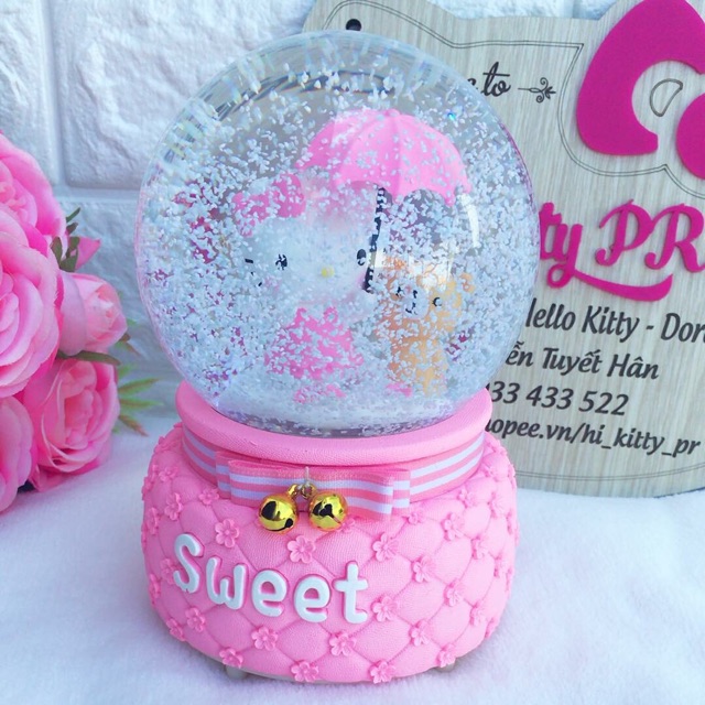 Quả cầu tuyết pha lê Hello Kitty - gấu dâu Lotso