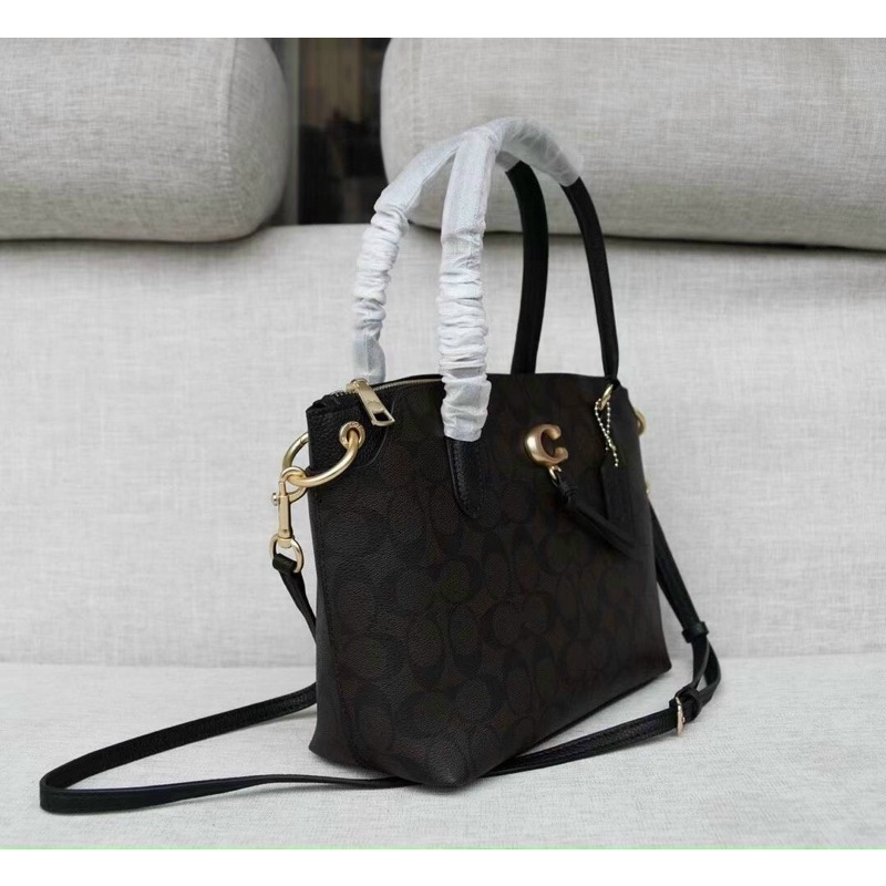 Túi xách Coát có khoá kéo dư xịn