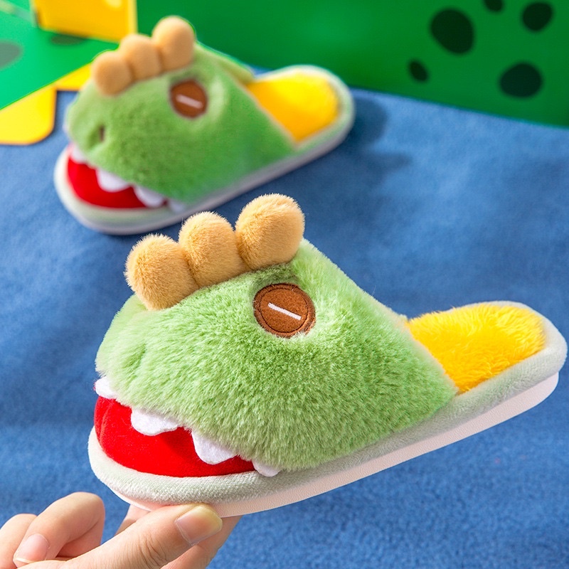 Dép lông mang trong nhà cho bé hình baby shark