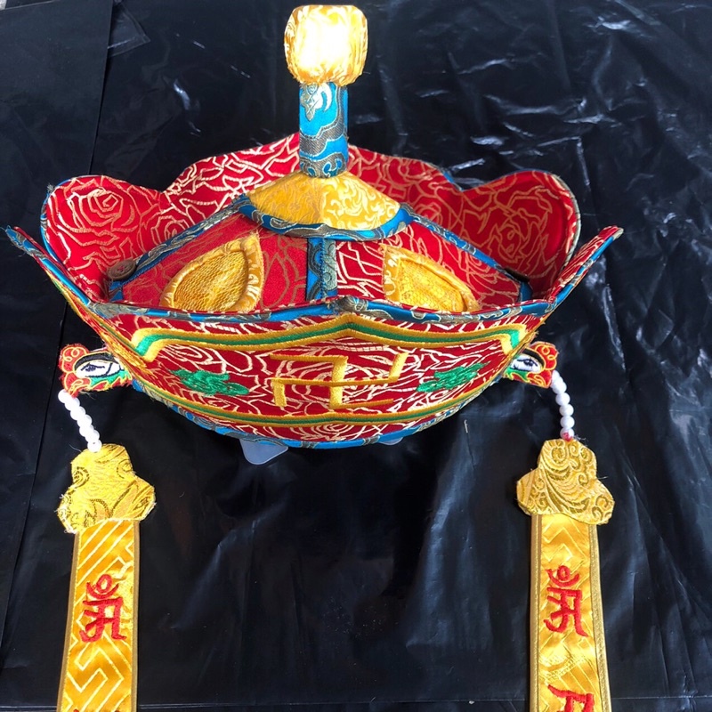 Mũ tì lô - mão tì lô - mũ đội khi làm lễ của tăng sỹ Phật giáo