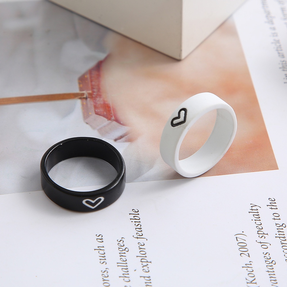Mới set 2 Nhẫn Hình Trái Tim Màu Trắng Đen Đơn Giản Sáng Tạo Cho Cặp Đôi