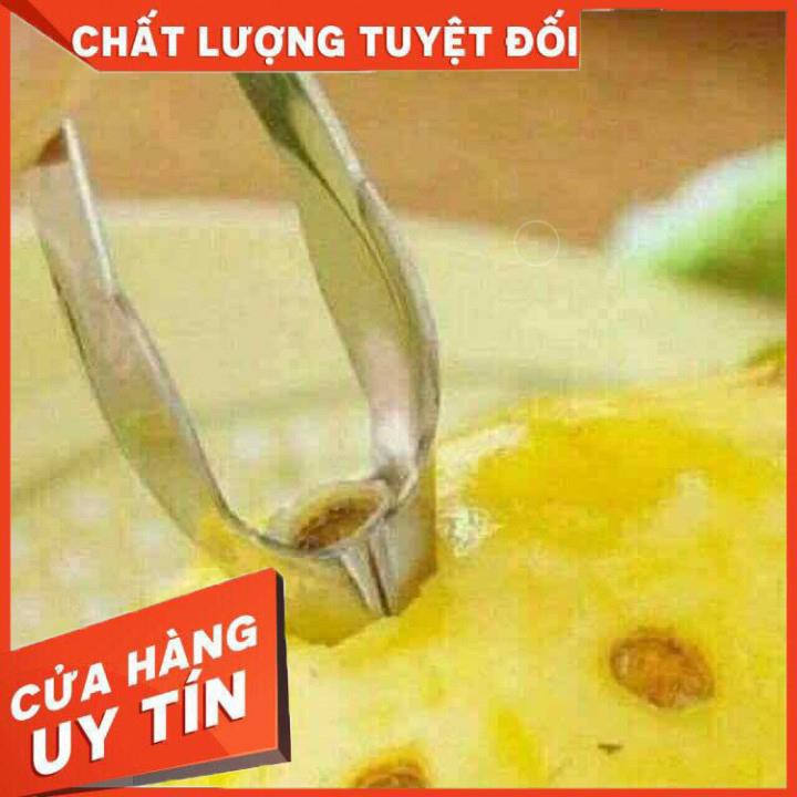 Dụng cụ gắp mắt dứa thông minh