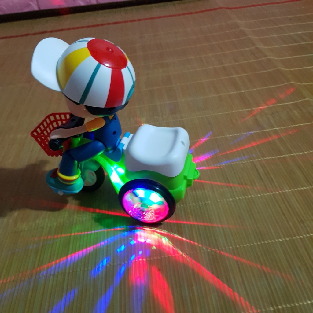 Bộ đồ chơi em bé đạp xe quay nhạc xoay 360 độ cute